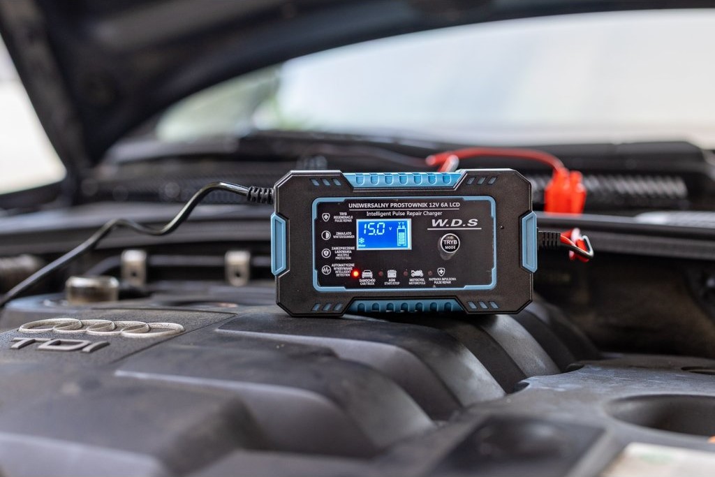 Automatická nabíječka baterií KRAFT&DELE